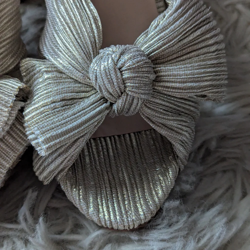 NWT Loeffler Randall Penny Platinum Pleated Bow Heels - Picture 10 of 16